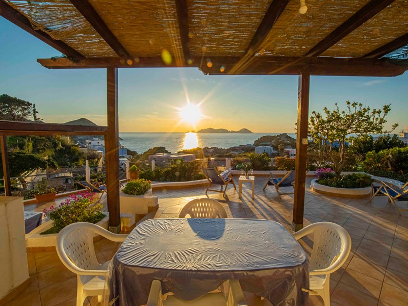 Appartamento in Affitto a Ponza, zona Porto e Le Forna