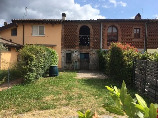 Casa Indipendente in Vendita a Capannori, 30'000€, 65 m²