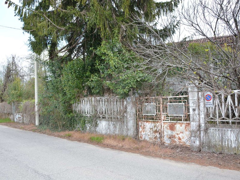 Casa Indipendente in Vendita a Remanzacco, 55'000€, 240 m²