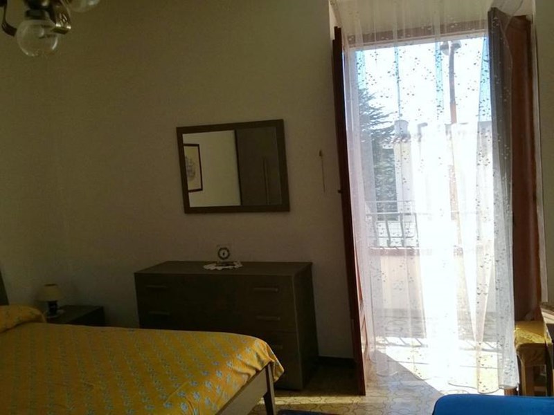 Quadrilocale in Affitto a Rodi Garganico, zona Viale dei pini 48, 500€, 80 m², arredato