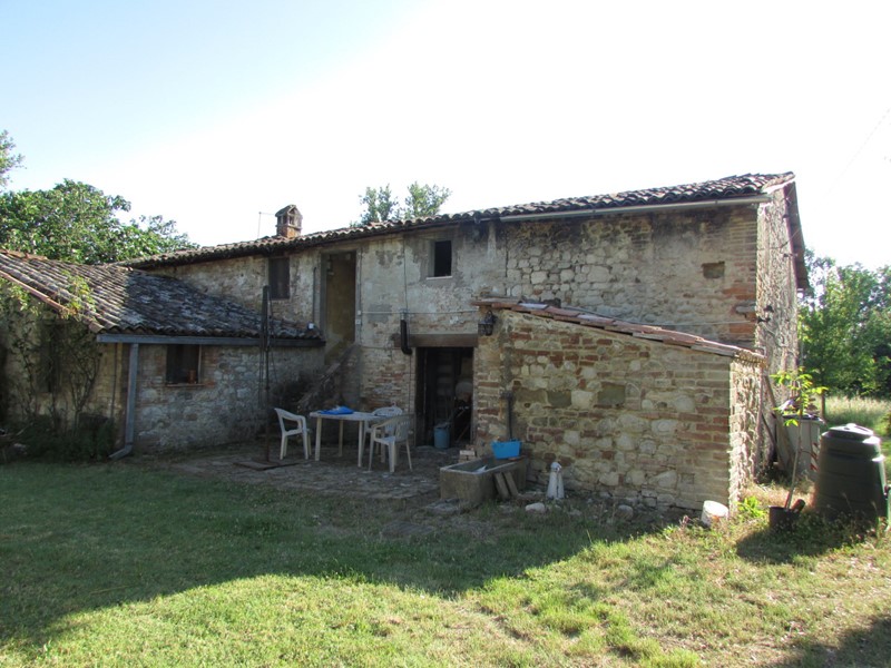 Casale in Vendita a Todi, 114'000€, 350 m²