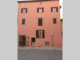 Casa Semi Indipendente in Vendita a Massa Martana, 250'000€, 300 m²