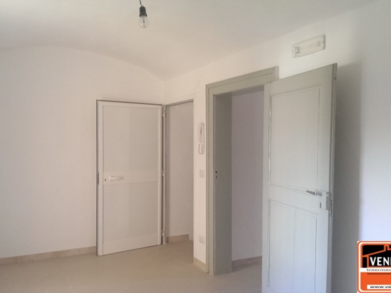 Casa Indipendente in Vendita a Adelfia, 80'000€, 100 m²