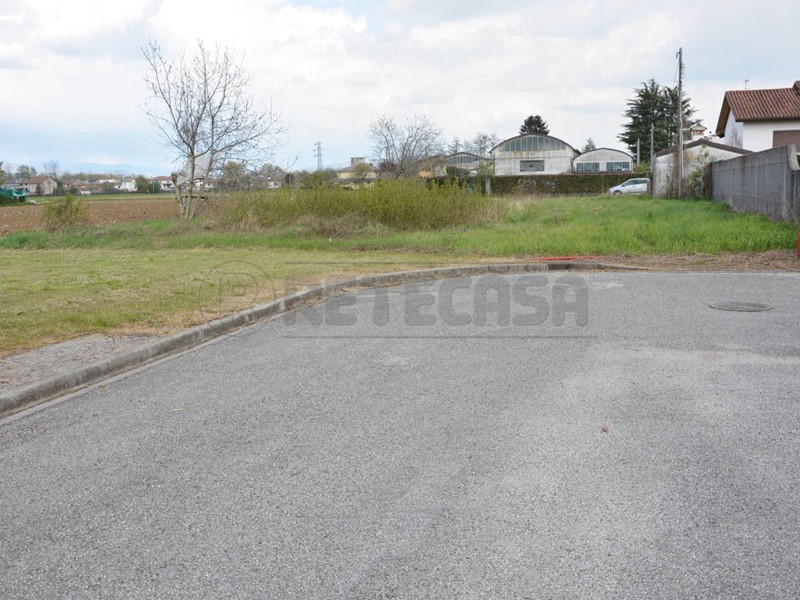 Terreno edificabile in Vendita a Remanzacco, 74'000€, 761 m²