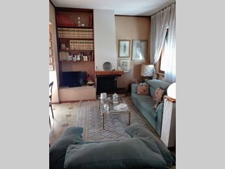 Villa in Vendita a Lucca, zona S.Anna Lucca, 330'000€, 180 m²