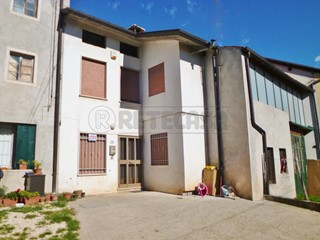 Casa Semi Indipendente in Vendita a Nogarole Vicentino, zona ALVESE, 50'000&euro;, 160 m²
