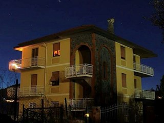 Appartamento in Vendita a Serra Riccò, zona San Cipriano, 330'000€, 145 m², con Box