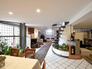 Casa Semi Indipendente in Vendita a Siena, zona Monteliscai, 780'000€, 240 m², con Box