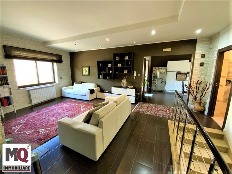 Casa Indipendente in Vendita a Mondragone, 195'000€, 180 m²