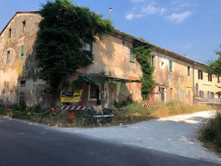 Casa di corte in Vendita a San Giuliano Terme, zona Gello, 320'000€, 760 m², con Box