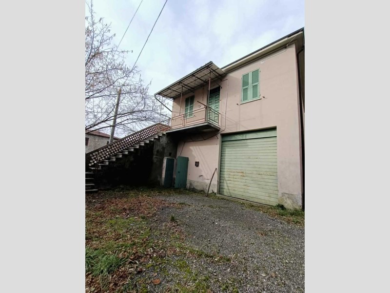 Casa Indipendente in Vendita a Filattiera, 60'000€, 120 m², con Box