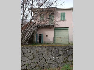 Casa Indipendente in Vendita a Filattiera, 60'000€, 120 m², con Box
