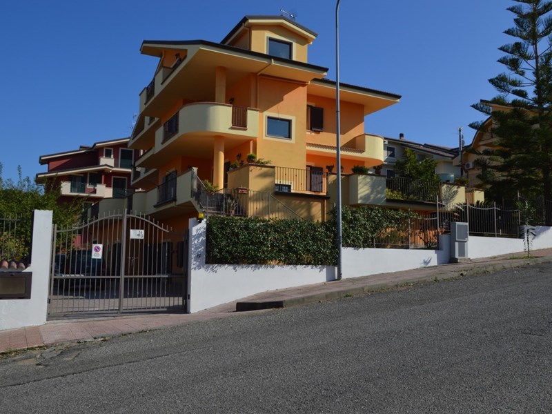 Villa in Vendita a Crosia, zona Sorrenti, 189'000€, 670 m²