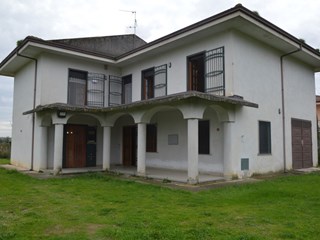Villa in Vendita a Castrovillari, zona Cammarata, 159'000€, 350 m²