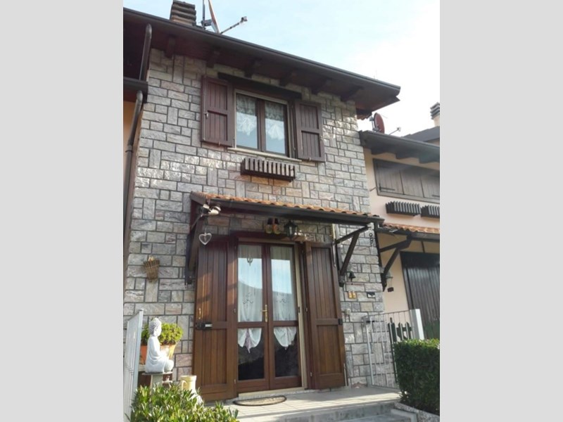 Villetta a schiera in Vendita a San Giovanni Bianco, zona Callameri, 99'000€, 70 m², arredato, con Box