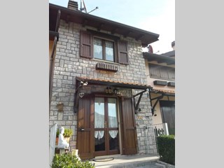 Villetta a schiera in Vendita a San Giovanni Bianco, zona Callameri, 99'000€, 70 m², arredato, con Box