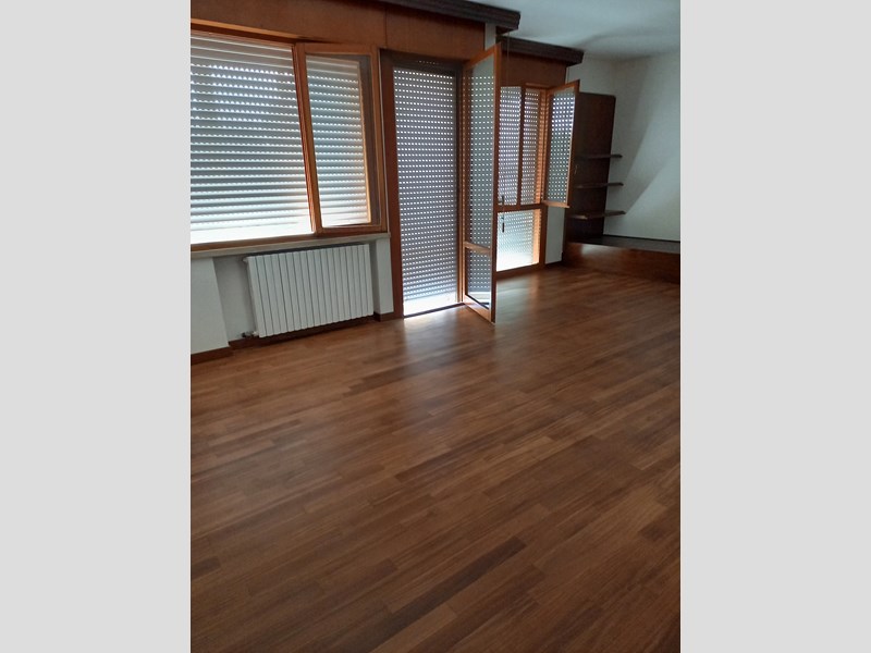 Appartamento in Vendita a Padova, zona brenta-venezia, 275'000€, 189 m², con Box