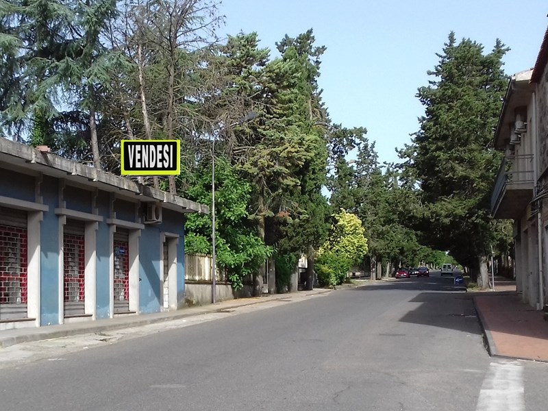 Immobile commerciale in Vendita a Ghilarza, zona C.so Umberto, 10'000€, 300 m²