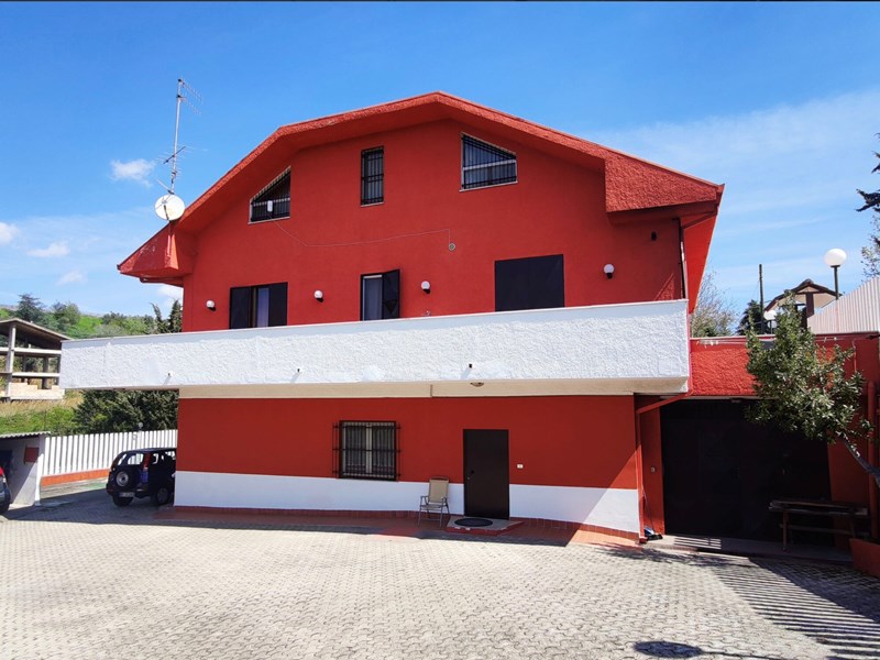 Appartamento in Vendita a Chieti, zona Colle Cucco, 265'000€, 450 m², arredato