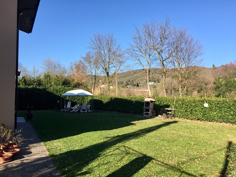 Villa bifamiliare in Vendita a Arezzo, zona Bagnoro , 350'000&euro;, 250 m²