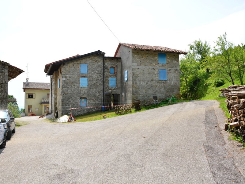 Casa Indipendente in Vendita a Pulfero, 69'000€, 485 m²