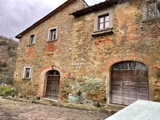 Rustico in Vendita a Arezzo, zona Località San Zeno, 135'000€, 280 m²