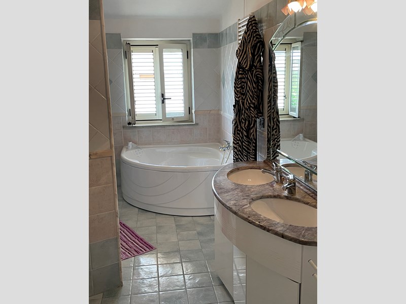 Attico in Vendita a Lanciano, zona Iconicella , 90'000€, 135 m²