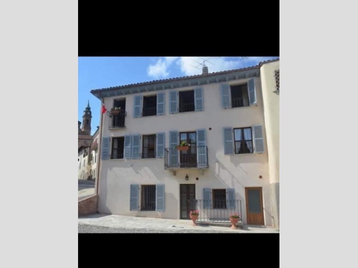 Casa di corte in Vendita a Castell'Alfero, zona Centro storico, 90'000&euro;, 140 m², arredato