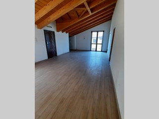 Trilocale in Vendita a Certosa di Pavia, zona Via Montale , 135'000€, 110 m²