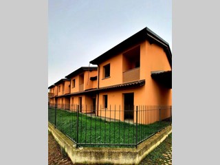 Villetta a schiera in Vendita a Sant'Alessio con Vialone, zona Via delle Rondini , 170'000€, 150 m², con Box