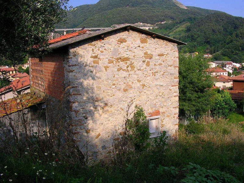 Casa Semi Indipendente in Vendita a Massarosa, zona Bozzano, 80'000€, 55 m²