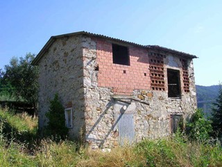 Casa Semi Indipendente in Vendita a Massarosa, zona Bozzano, 80'000€, 55 m²