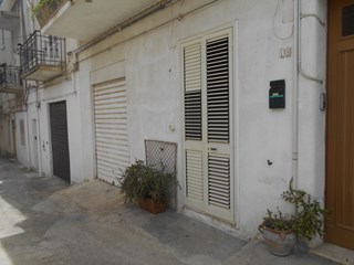 Appartamento in Vendita a Castelvetrano, zona Centrale, 28'000&euro;, 85 m²