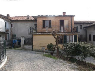 Quadrilocale in Vendita a Camino, zona Centro, 15'000€, 80 m²