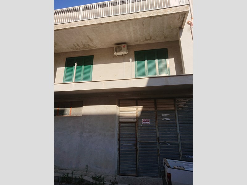 Posto auto in Vendita a Rosolini, zona sant'alessandra, 85'000€, 168 m²