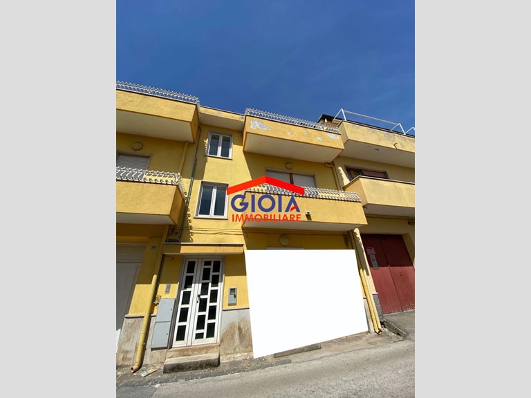Trilocale in Vendita a Mondragone, 85'000€, 110 m²