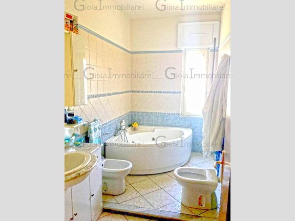 Quadrilocale in Vendita a Mondragone, 85'000€, 100 m², con Box