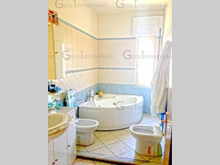 Quadrilocale in Vendita a Mondragone, 85'000€, 100 m², con Box