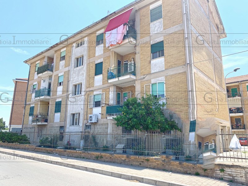 Appartamento in Vendita a Mondragone, 65'000€, 140 m², con Box