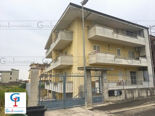 Quadrilocale in Vendita a Mondragone, 97'000€, 85 m², con Box