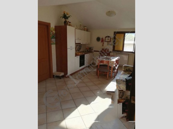 Trilocale in Vendita a Caserta, 169'999€, 70 m², con Box