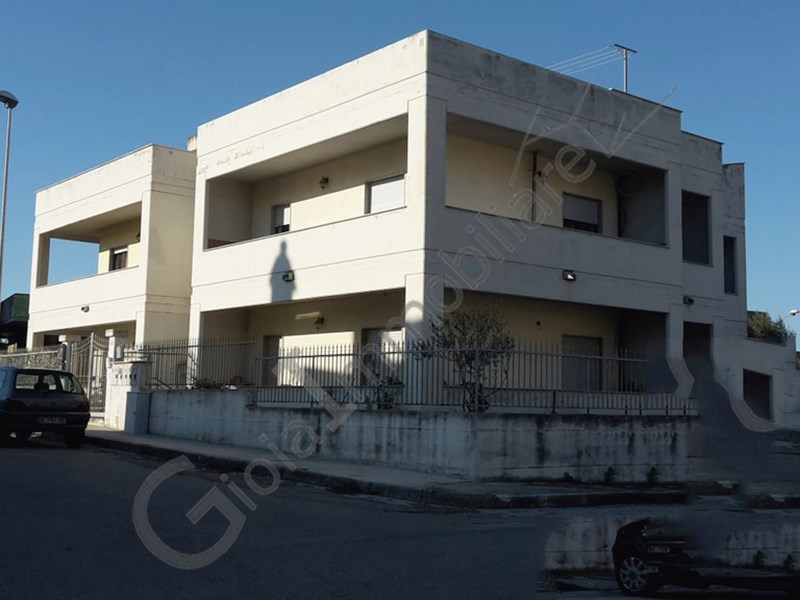 Quadrilocale in Vendita a Mondragone, 70'000€, 90 m², con Box