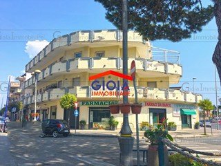 Trilocale in Vendita a Mondragone, 123'456€, 85 m²