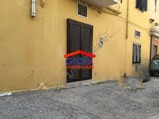 Quadrilocale in Vendita a Mondragone, 50'000€, 70 m², con Box