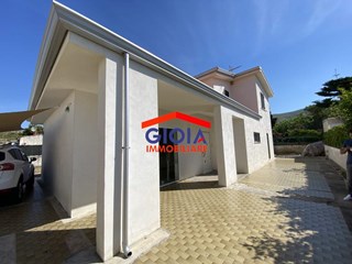 Villa in Vendita a Mondragone, 175'000€, 164 m²