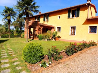 Casale in Vendita a Fucecchio, 750'000€, 300 m²