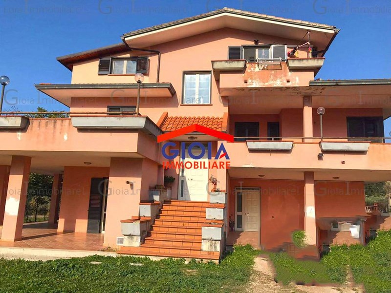 Villa in Vendita a Roccaromana, 123'456€, 600 m²