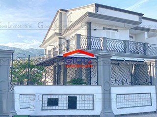 Appartamento in Vendita a Falciano del Massico, 290'000€