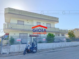 Villa in Vendita a Mondragone, 270'000€, 300 m²