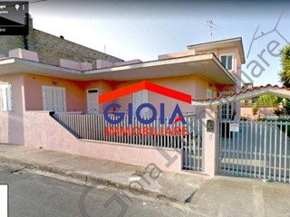 Villa in Vendita a Mondragone, 250'000€, 300 m²